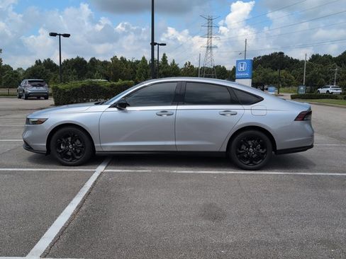 Certified 2025 Honda Accord SE image 9