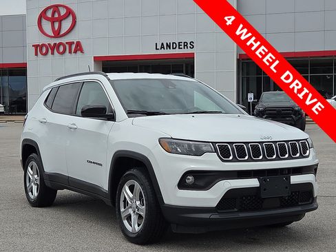 Used 2023 Jeep Compass Latitude AWD/4WD image 1