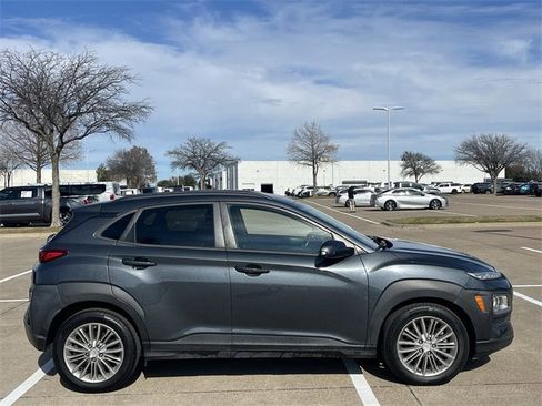 Used 2018 Hyundai Kona SEL image 3