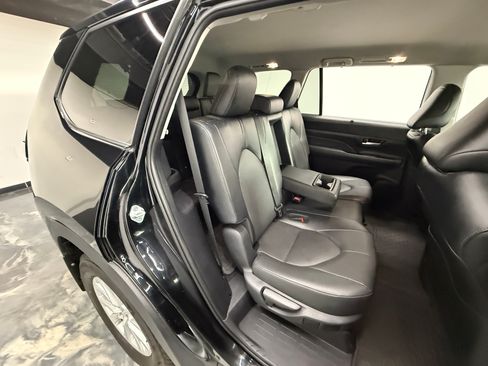 Used 2024 Toyota Grand Highlander AWD image 26