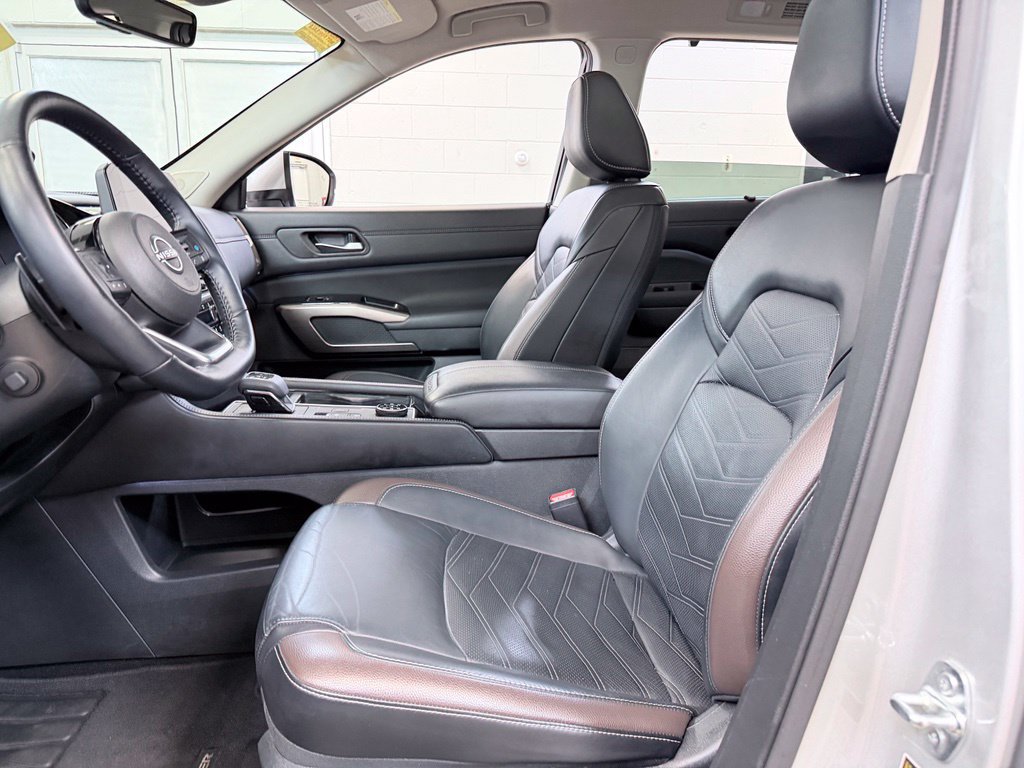 Used 2024 Nissan Pathfinder Platinum AWD/4WD image 14