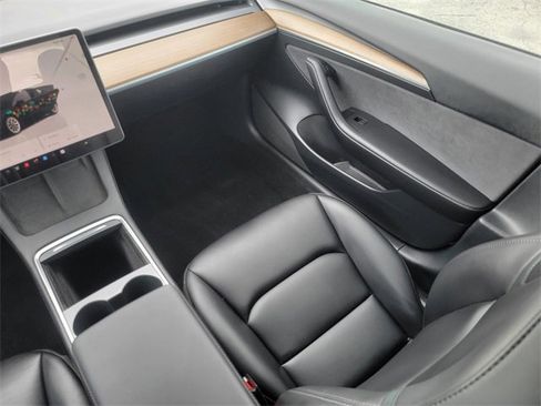 Used 2023 Tesla Model 3 Standard Range image 13