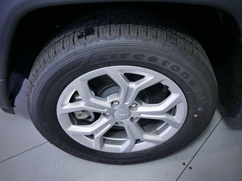 Used 2024 Jeep Compass Sport image 18