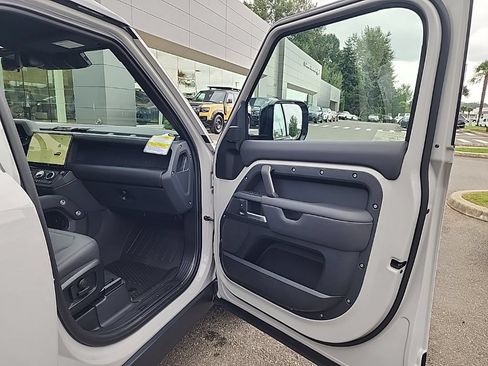 New 2026 Land Rover Defender 110 X-Dynamic SE AWD/4WD image 19