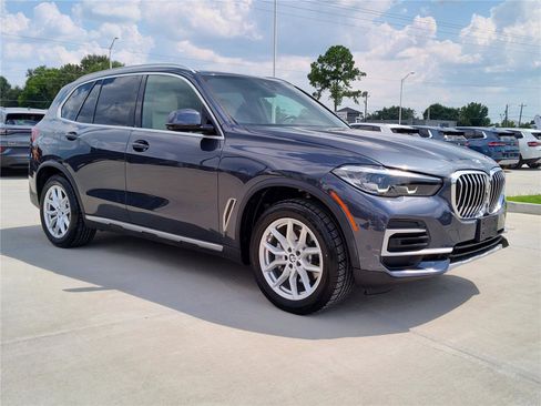Used 2022 BMW X5 xDrive40i w/ Parking Assistance Package image 11