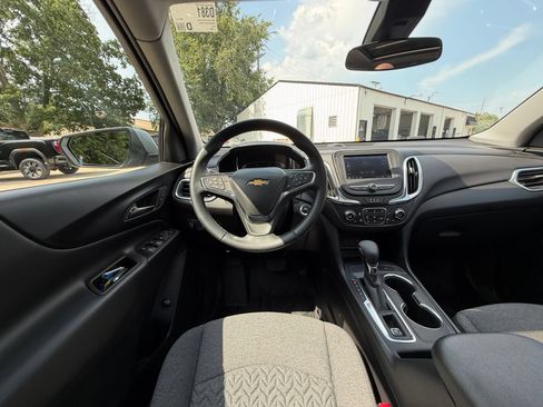 Used 2024 Chevrolet Equinox LT w/ LPO, Floor Liner Package FWD image 2