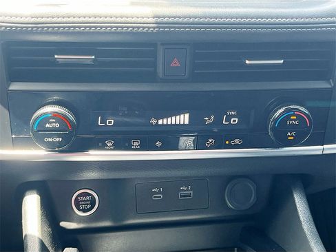 Used 2023 Nissan Rogue SV image 15