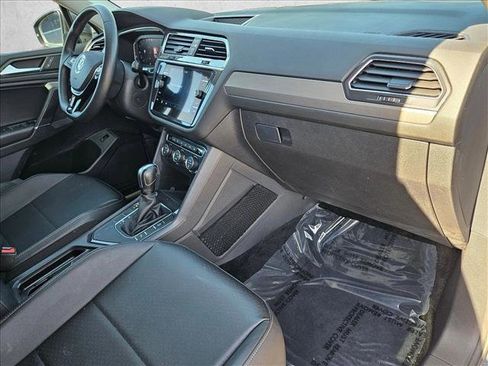 Used 2020 Volkswagen Tiguan SEL FWD image 24