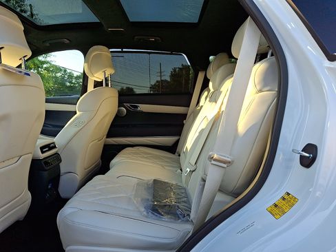 Certified 2025 Genesis GV80 3.5T Prestige AWD/4WD image 10