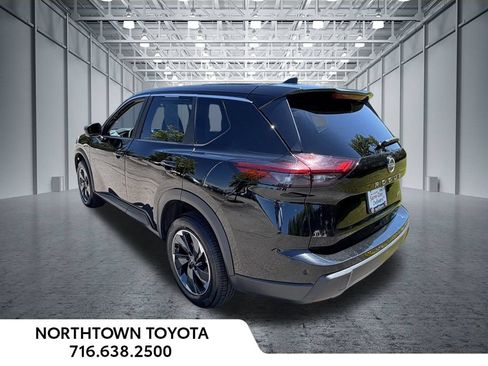 Used 2025 Nissan Rogue SV AWD/4WD image 24