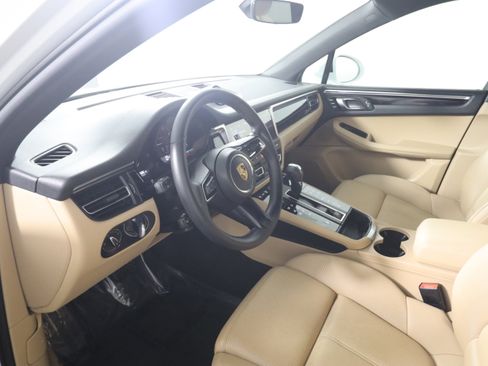 Certified 2023 Porsche Macan image 4