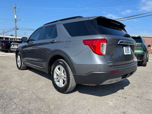 Used 2023 Ford Explorer XLT w/ Equipment Group 202A AWD/4WD image 4