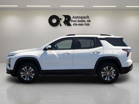 Used 2025 Chevrolet Equinox LT w/ Convenience Package II image 3