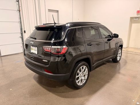 Used 2024 Jeep Compass Latitude AWD/4WD image 5