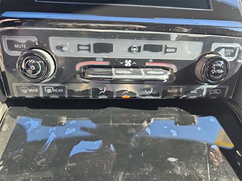 New 2025 Jeep Grand Cherokee Altitude image 21