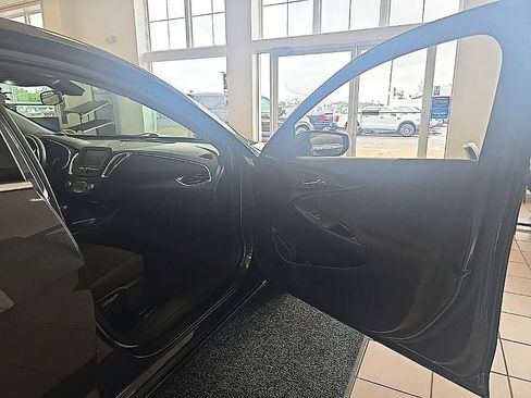 Used 2017 Chevrolet Malibu LT FWD image 32