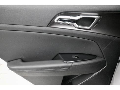 Used 2023 Kia Sportage EX image 25