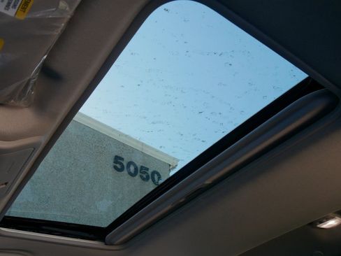 Used 2024 Nissan Frontier SL w/ Technology Package image 26