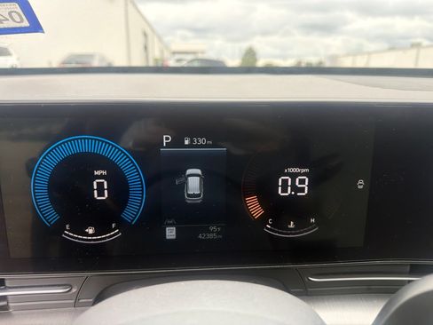 Used 2025 Hyundai Kona SEL FWD image 9