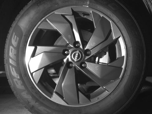 Used 2025 Nissan Rogue SV FWD image 13