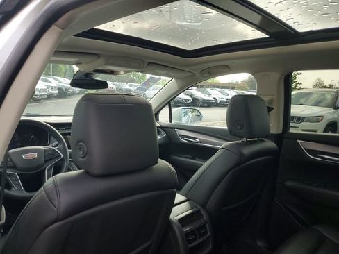 Certified 2017 Cadillac XT5 Luxury w/ Driver Awareness Package FWD image 10