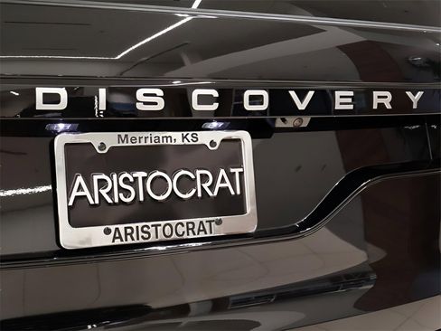 Used 2025 Land Rover Discovery Metropolitan Edition image 15