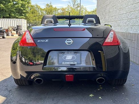 Used 2013 Nissan 370Z Touring RWD image 13
