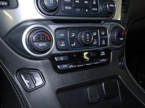 Used 2019 Chevrolet Suburban LT image 30