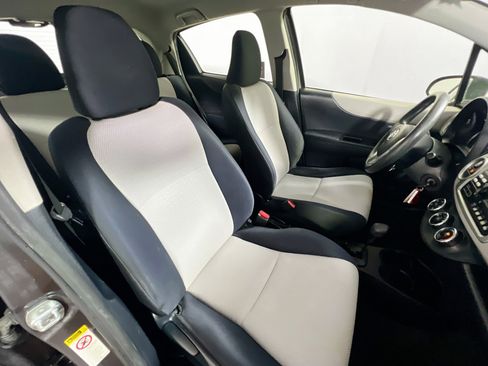 Used 2013 Toyota Yaris LE FWD image 30