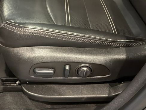 Used 2022 GMC Terrain Denali image 27