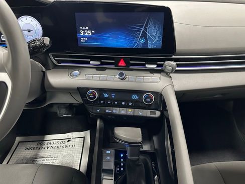 Used 2025 Hyundai Elantra SEL w/ Cargo Package image 25