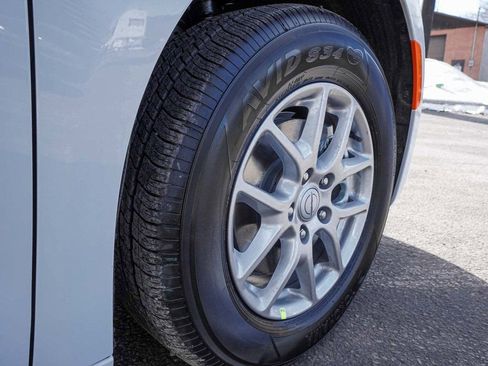 New 2026 Chrysler Pacifica Select image 8