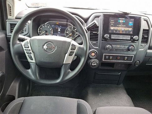 Used 2022 Nissan Titan S image 11