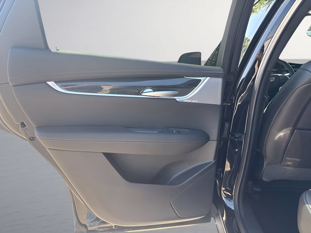 Used 2026 Cadillac XT5 Premium Luxury w/ LPO, ONYX Package FWD image 32