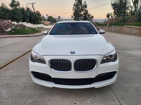Used 2012 BMW 750Li w/ Driver Assistance Pkg RWD image 3