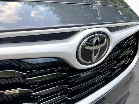Used 2025 Toyota Highlander XLE w/ Protection Package #3 (TMS) AWD/4WD image 29