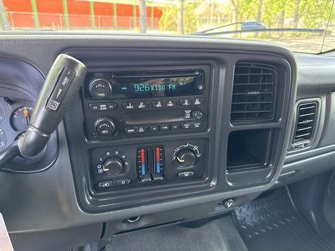 Used 2005 Chevrolet Silverado 2500 LS w/ Heavy-Duty Power Package image 31