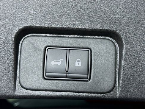 Certified 2025 Nissan Rogue SV image 30