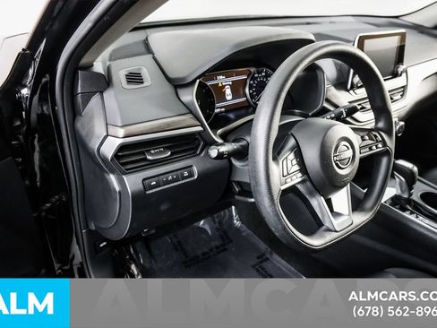 Used 2025 Nissan Altima 2.5 SV FWD image 32
