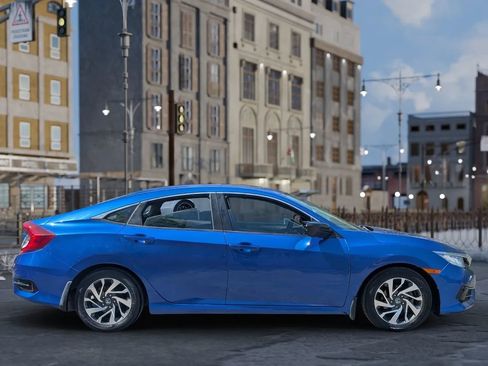 Used 2017 Honda Civic EX image 4