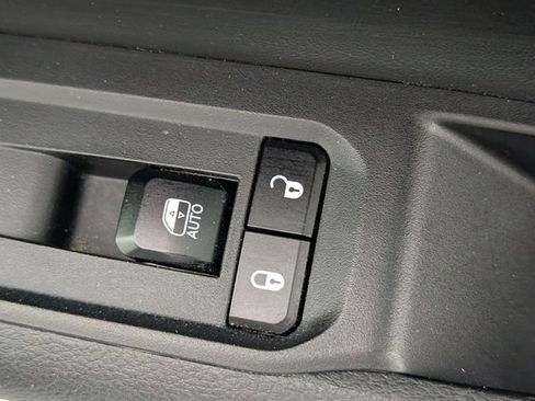 Used 2025 Jeep Compass Trailhawk AWD/4WD image 32