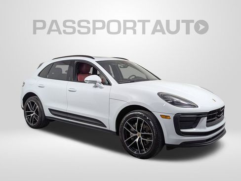 Used 2024 Porsche Macan Base image 8