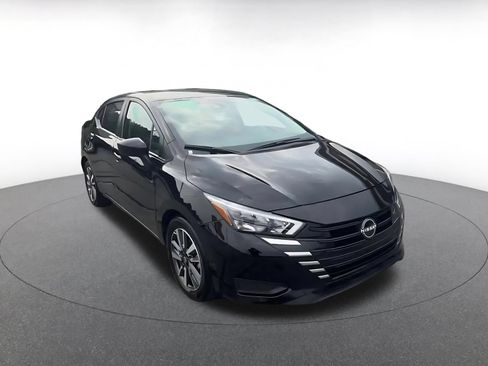 Used 2025 Nissan Versa SV FWD image 3