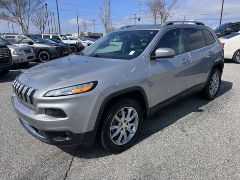 Used 2018 Jeep Cherokee Limited w/ Luxury Group image 3