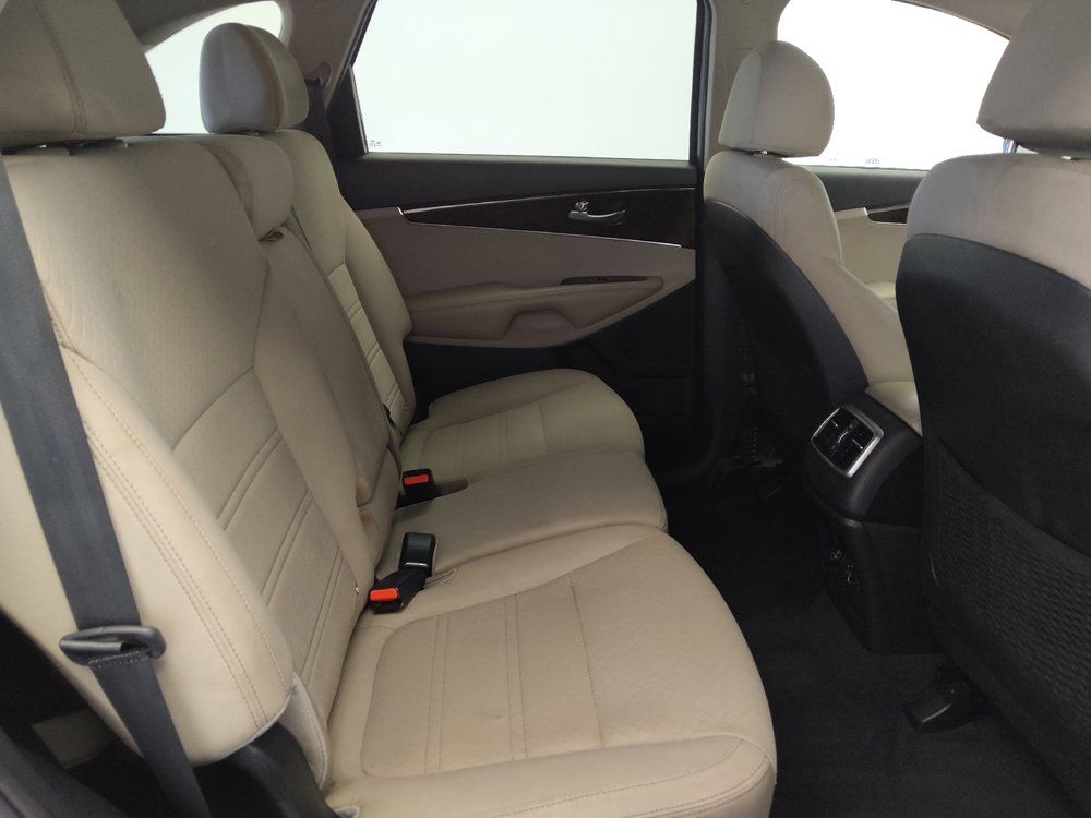Used 2018 Kia Sorento FWD image 19