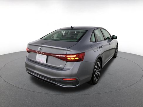 Used 2025 Volkswagen Jetta SE FWD image 9