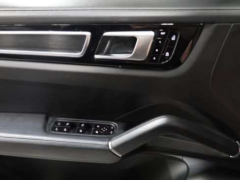 Used 2021 Porsche Cayenne GTS AWD/4WD image 12