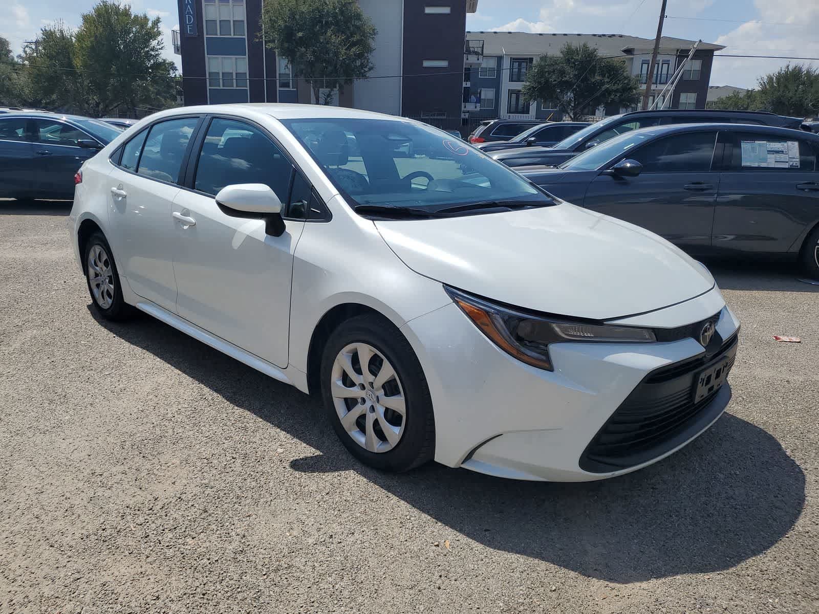 Used 2025 Toyota Corolla LE FWD image 9