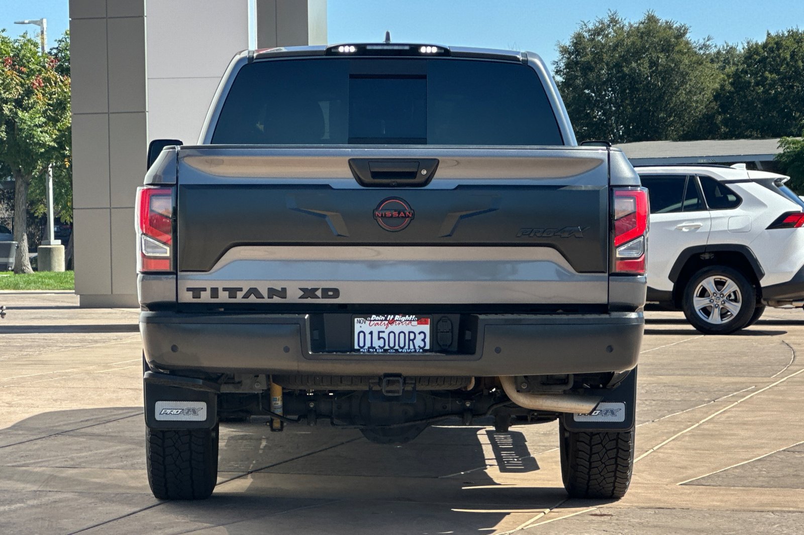 Used 2023 Nissan Titan PRO-4X w/ Pro-4x Convenience Package AWD/4WD image 5