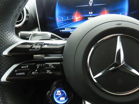 Used 2024 Mercedes-Benz GLC 43 AMG 4MATIC image 11